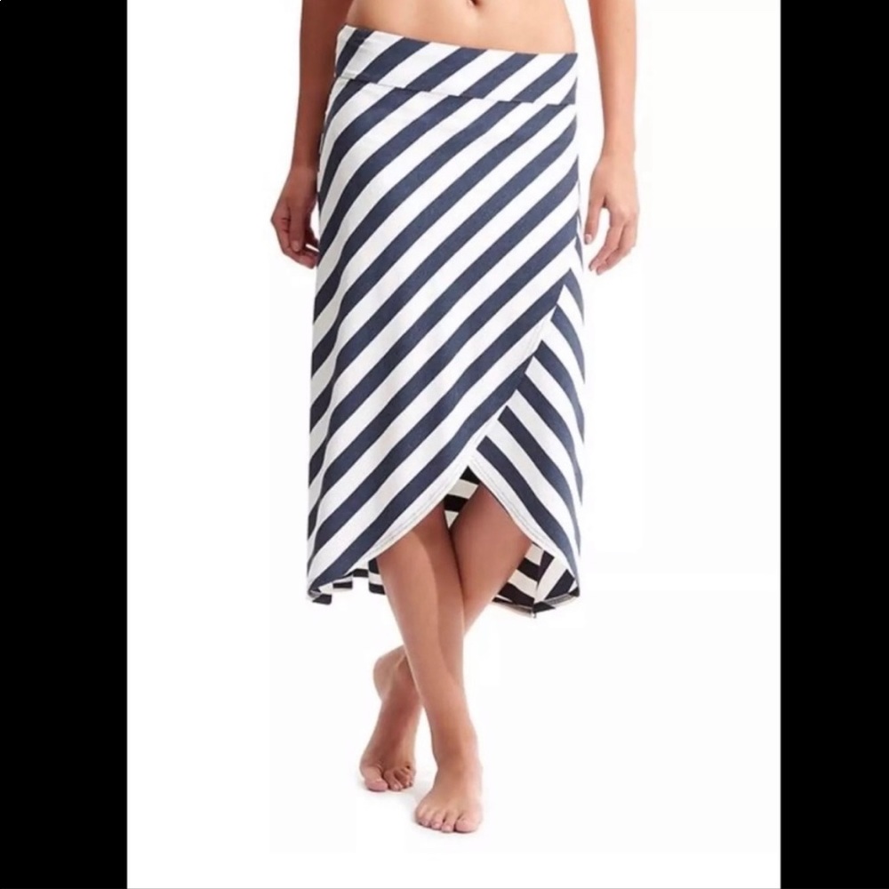 Athleta pull-on skirt